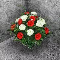 Корзина ритуальная из искусственных цветов "Гвоздика"/ Цветы на кладбище / Траурный букет / Полянка на могилу