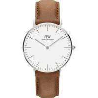 Часы наручные кварцевые мужские Daniel Wellington DW00100112 на кожаном ремешке коричневого цвета