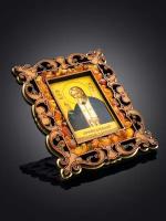 Икона «Преподобный Серафим Саровский» в резной деревянной оправе с магнитом, украшенная янтарём
