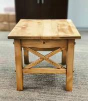 Широкий деревянный табурет-столик из карельской сосны "kelo"