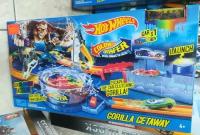 Набор трасса Hot Wheels с гориллой