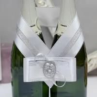 Украшение на свадебные бутылки "Силуэт" (белый/серебро)
