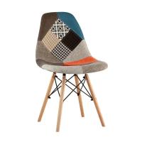 Стул Eames DSW в тканевой обивке в стиле пэчворк, сиденье платиковое, ножки деревянные