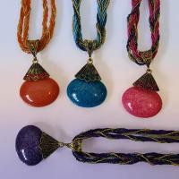 Ожерелье с кулоном праздничное (разные цвета, 5 см.), 1 шт