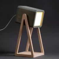 Настольный деревянный светильник Мана-1 в скандинавском стиле: теплый свет. (оливковый)