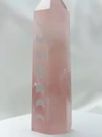 Кристалл розовый кварц с фазами луны
