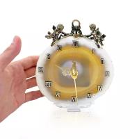 Амулет на отношения - Часы с бронзовыми купидонами на пластине из агата