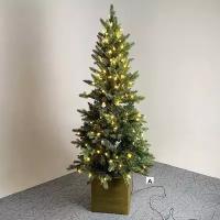 A Perfect Christmas Искусственная елка с гирляндой Норфолк 137 см в деревянном кашпо, 200 теплых белых ламп, литая + ПВХ 31NFOL137L