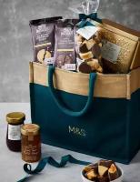 Кондитерский сюрприз-бокс Mark and Spencer Gluten Free Tea & Treats Gift Bag