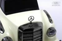 RiverToys Детский толокар Mercedes-AMG 300S (G300GG) белый