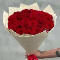 Букет из 25 красных роз "Леди Наоми"/ Радуга Букет