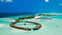 Картина на холсте 60x110 Альянс Лес "Океан отель Мальдивы острова" на подрамнике / интерьер/ декор