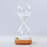 Песочные часы с деревянной подставкой на 5 минут