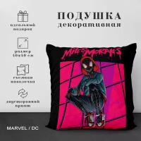 Подушка декоративная Герои Марвел (Marvel) и DC (40х40 см.)