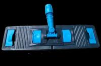 Держатель для мопов универсальный, с педалью и зажимами 50 см., синий