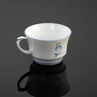 Чашка кофейная с нежным стилизованным цветочным декором в бело-голубой гамме