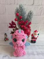Вязаная игрушка дракон розовый /игрушки ручной работы / брелок сквиш подарок на Новый год/ Авторские игрушки ручной работы