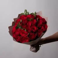 Букет «Розы промо с фисташкой, красные, 25 стеблей»