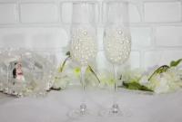 Свадебные бокалы для жениха и невесты в жемчужно-бежевом цвете