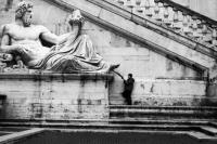 Плакат, постер на бумаге Statue near the river Tiber (Rome)/Статуя в близи реки Тибр(Рим). Размер 21 х 30 см