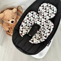 Вкладыш Мамару 4moms mamaRoo new, монохромные треугольники