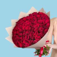 Букет живых цветов из 101 красной розы 35 см в упаковке с доставкой
