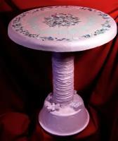 Столик из бетона с мозаичной отделкой и круглой столешницей - Розовый Зефир