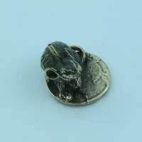 Бронзовый брелок Мышь кошельковая на монете