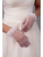 Перчатки свадебные короткие из фатина с кружевом Romantic Wedding 7-8