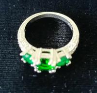Бижутерное кольцо с зеленым камнем от бренда "Без бренда"