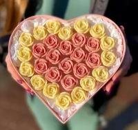 Букет из конфет из 29 шоколадных роз в коробке формой сердце ShokoTrendy PA29