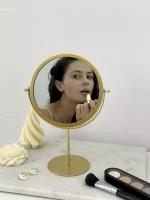 Настольное зеркало для макияжа косметическое на одной ножке