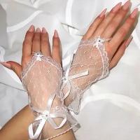 Свадебные перчатки короткие белые без пальцев
