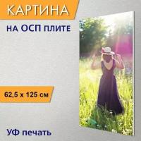 Вертикальная картина на ОСП "Красивая женщина в поле, солнечный свет, длинное платье" 62x125 см. для интерьериа