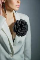 Брошь цветок роза женская на зажиме булавке атласная большая черная