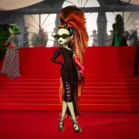 Кукла Электра Мелоди эксклюзив коллекционной Скулекторной серии торгового модного дома Офф-уайт Монстер хай Monster High Off-White Electra Melody
