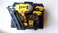 Аккумуляторный гвоздезабивной пистолет DeWALT DCN692P2