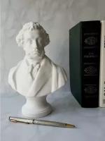 Статуэтка бюст писатель и поэт А.С. Пушкин. Высота 21см. Гипс, цвет белый