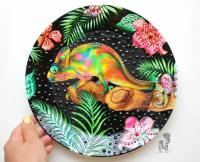 Тарелка на стену "Хамелеон в тропическом лесу" Декоративная интерьерная тарелка D 32 см