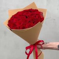 Букет из 21 красной розы 40см в упаковке