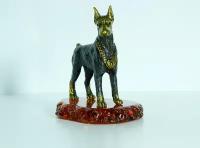 Сувенир собака Доберман из латуни и прессованного янтаря