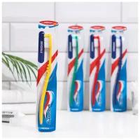 Зубная щётка Aquafresh Standatd, средняя жёсткость, 2 штуки