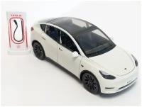 Машинка Tesla Model Y металлическая с клаксоном 1:26, свет, звук, с заправкой