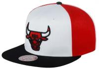 Бейсболка MITCHELL NESS арт. 6HSSSH21298-CBUWHBK Chicago Bulls NBA (белый / красный), размер ONE