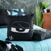 Подушка декоративная на диван и кровать черная и белая с рисунком со съемным чехлом двусторонняя гипоаллергенная 40х40см, Irony Halloween