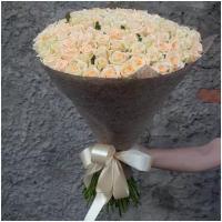 Букет Царицы 101 кремовая роза 60 см