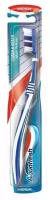 Зубная щетка Aquafresh Clean&Reach, средняя (16012)