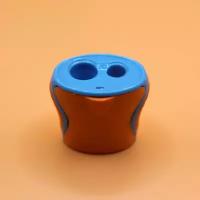 Точилка для карандашей механическая двойная, пластиковая оранжевая/синяя