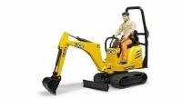 Мини экскаватор JCB 8010 CTS и рабочий