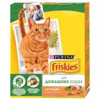 Сухой корм для домашних кошек Friskies с курицей и полезными овощами